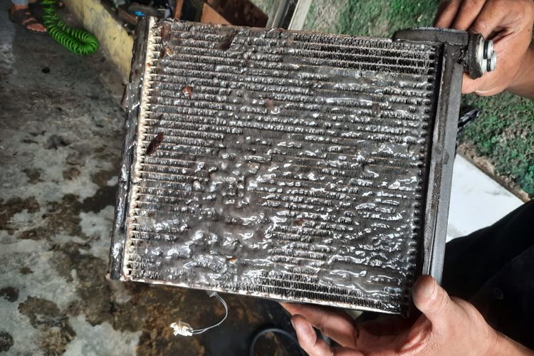 Saat Evaporator AC Mobil Bocor Harus Langsung Diganti Baru?