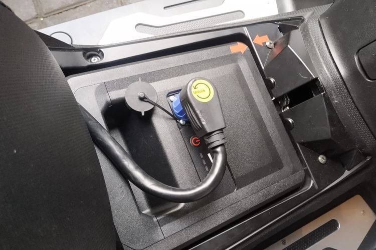 Kenali Ciri-ciri Charger Motor Listrik Mulai Rusak