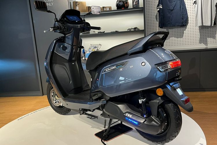 Motor Listrik TVS iQube S 2025 Resmi Meluncur, Harga Rp 29 Jutaan