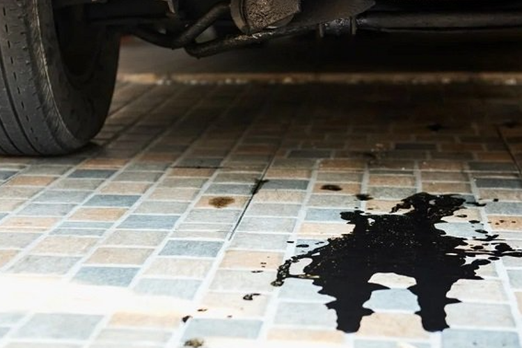 Waspada Jalan Berlubang Ternyata Bisa Bikin Oli Mobil Bocor
