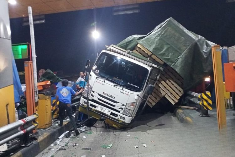 Update Kecelakaan di GT Ciawi 2: Perbaikan Gardu Tol Berlangsung