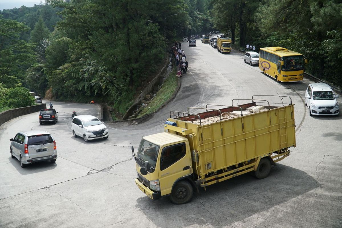 Saat Mobil Selip di Tikungan, Mana yang Lebih Aman: FWD atau RWD?