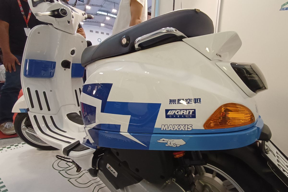 Modifikasi Vespa Matik, Lebih Baik Repaint atau Wrapping?