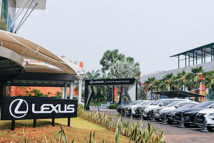 Lexus Buka Suara soal Insiden Air Kotor Guyur Mobil di PIK Avenue