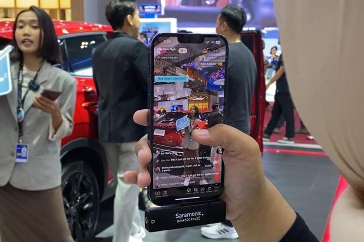 Fenomena Sales Wajib Live Tiktok di GIIAS, Jurus Baru Jualan Mobil