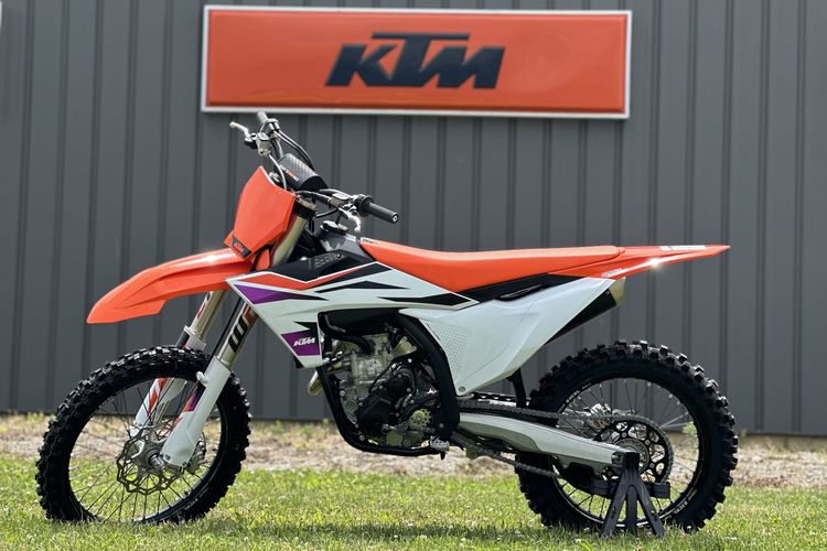 Unggahan Viral, Wali Kota Pekanbaru Kunjungan Kerja Naik Motor Trail