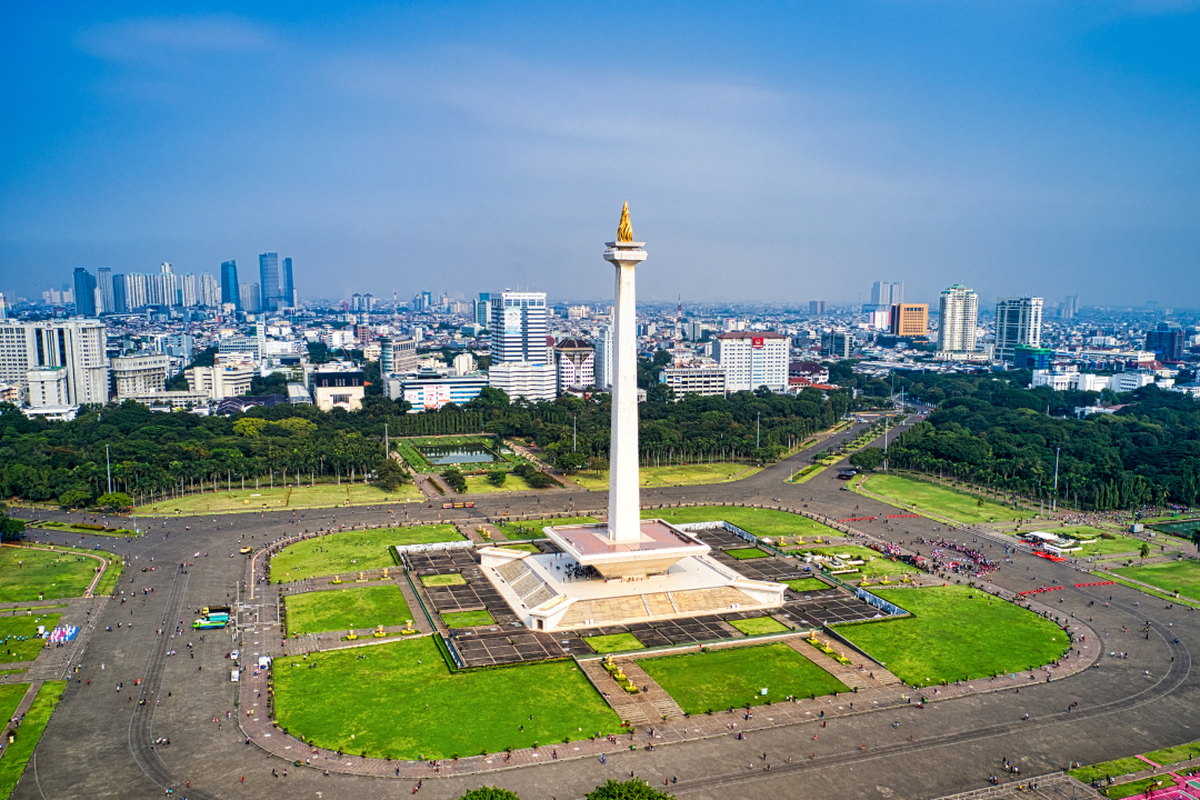 Mobil Parkir Liar di Monas, Siap-siap Ban Kempis
