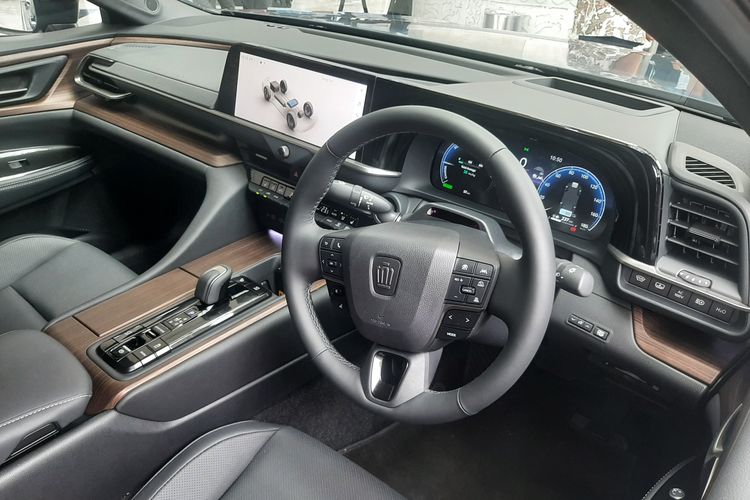 Toyota Hadirkan Crown FCEV di GIIAS 2025