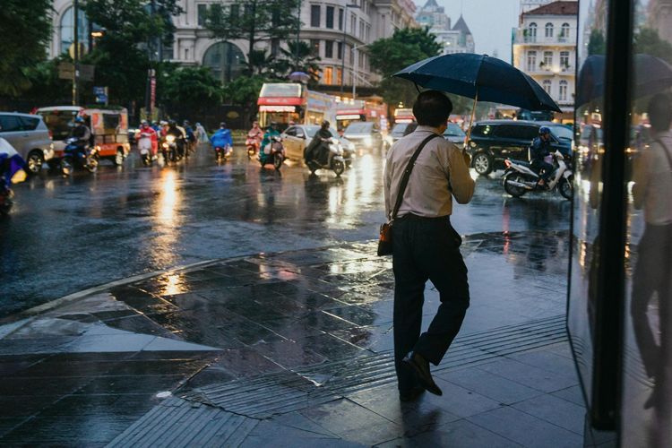 Ada Potensi Mobil Tersambar Petir, Perlukah Pasang Penangkal Aktif?