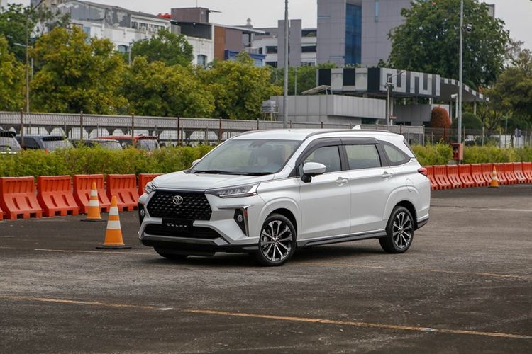 Peluncuran Veloz Hybrid: Strategi Elektrifikasi Toyota