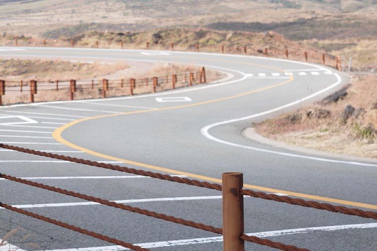 Teknik Mengemudi Aman dan Nyaman di Jalan Berkelok
