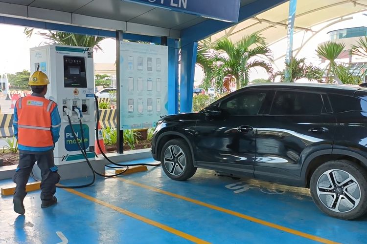 PLN Siagakan SPKLU Bergerak Selama Natal dan Tahun Baru 2025/2026