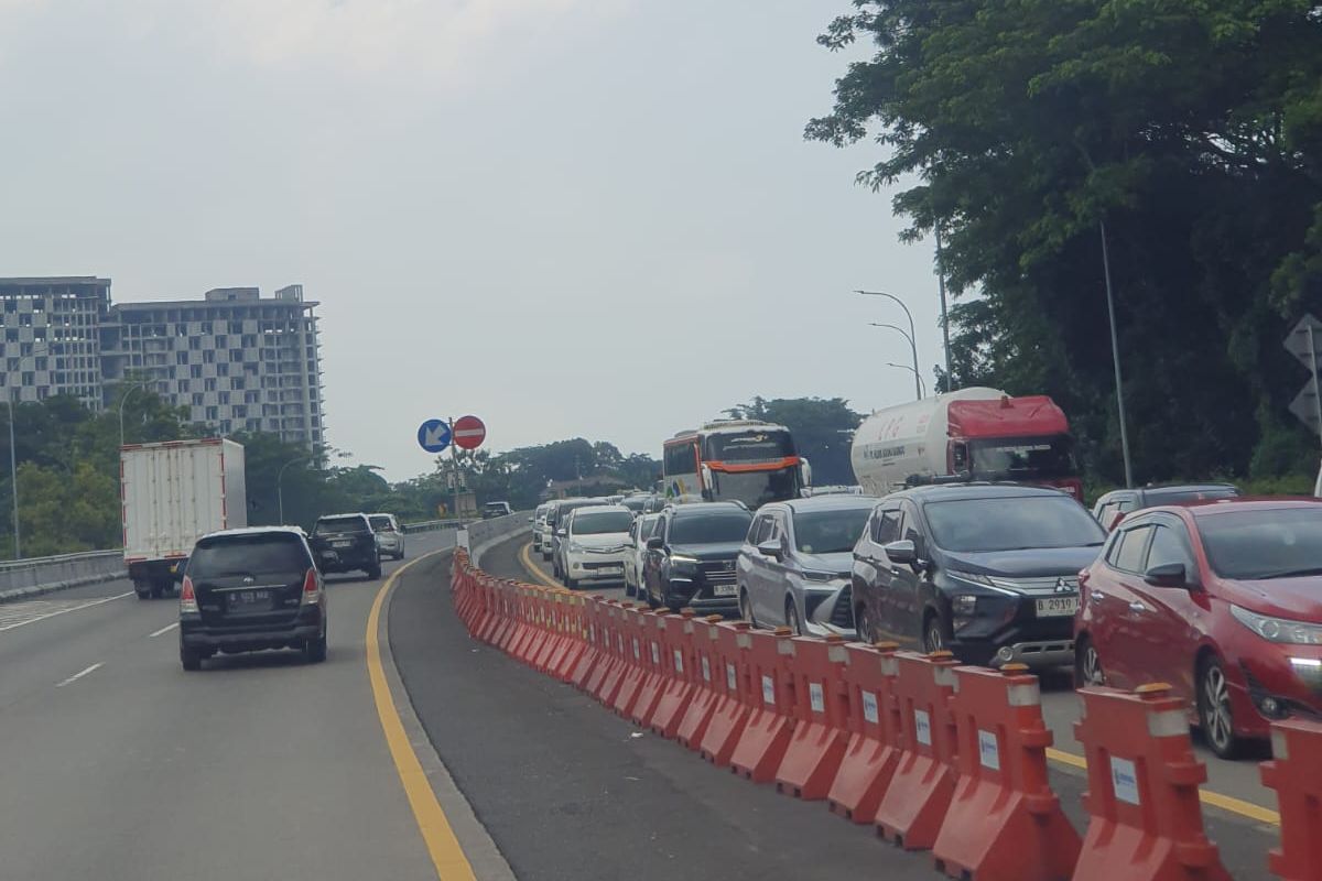 Arus Lalu Lintas Tol Semarang–Banyumanik Padat hingga 5 Km