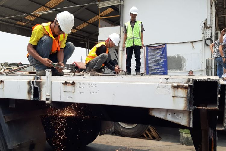Normalisasi, Mulai Tahun Depan Truk Over Dimensi Akan Dipotong