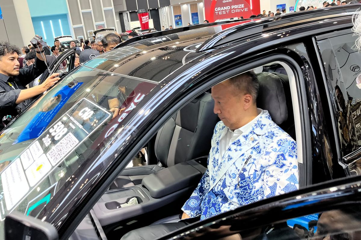 Ketika Menperin Duduk di Leapmotor C10 di GIIAS 2026