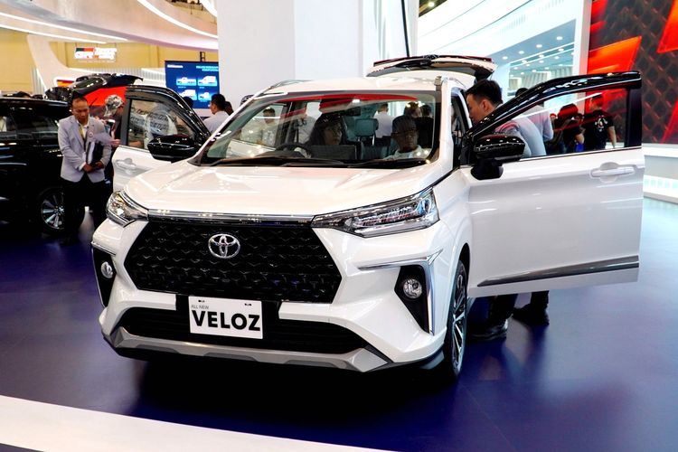 Toyota  Veloz Hybrid Siap Mendarat
