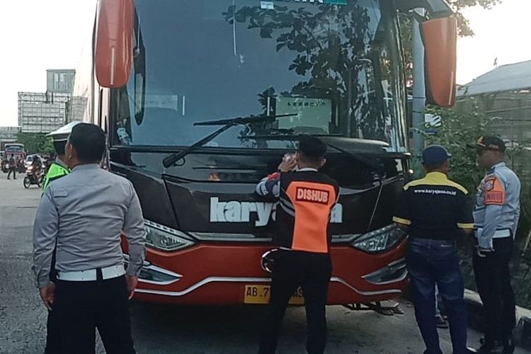 19 Bus AKAP Ditertibkan Dishub Jakarta di Terminal Bayangan