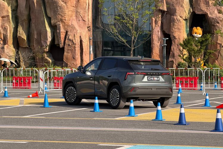 Kencan Singkat dengan Omoda O4, Calon Model Baru di Indonesia