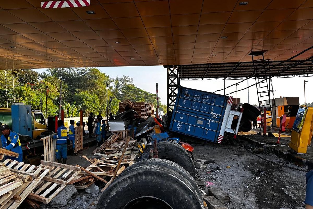 Kronologi Kecelakaan Truk di Gerbang Tol Ciawi 2