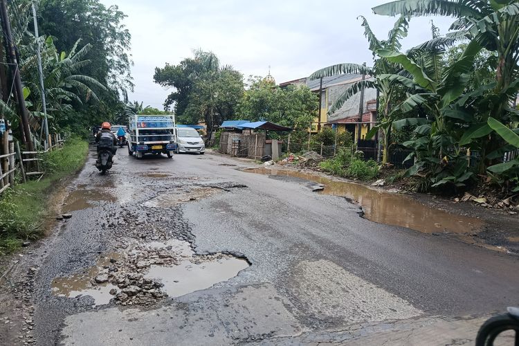 Hati-Hati Jalan Berlubang, Begini Cara Mengerem yang Benar