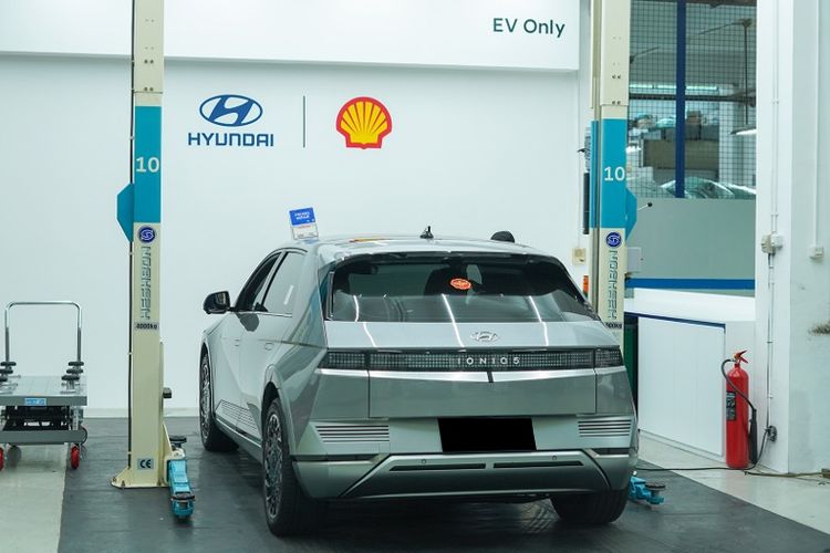 Bagaimana Prosedur Darurat jika Mobil Listrik Terendam Air?