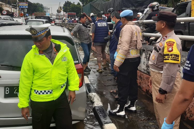 Pengemudi Ditemukan Meninggal Dunia di Tengah Kemacetan