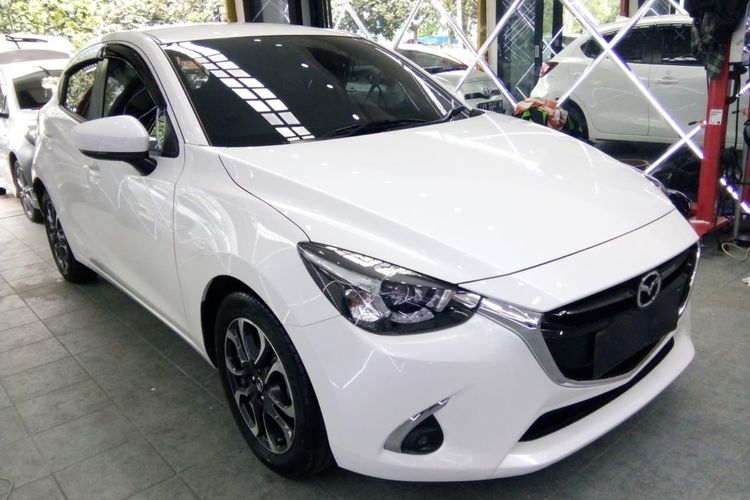 Manfaat Coating Mobil: Bodi Lebih Licin, Mudah Bersihkan Cat Asing