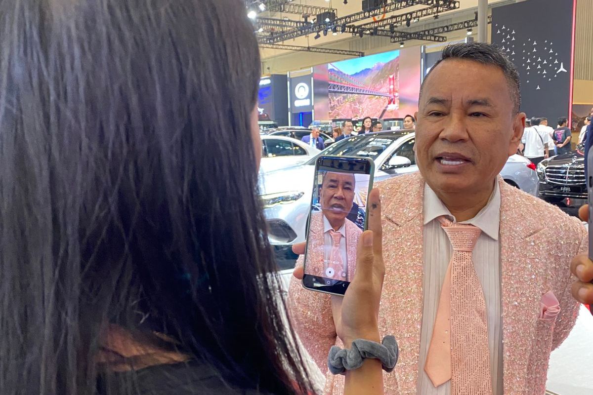 GIIAS 2025: Hotman Paris Cari Mobil Antik di Tangerang