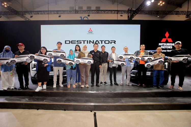 Mitsubisi Serahkan Destinator ke-50 Konsumen Pertama di GIIAS 2025