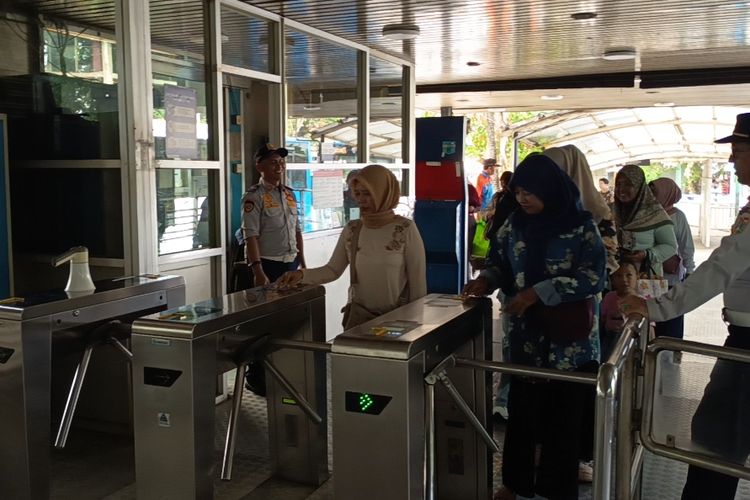 Imbas Abu Vulkanik, Transjakarta Sesuaikan Fasilitas Halte