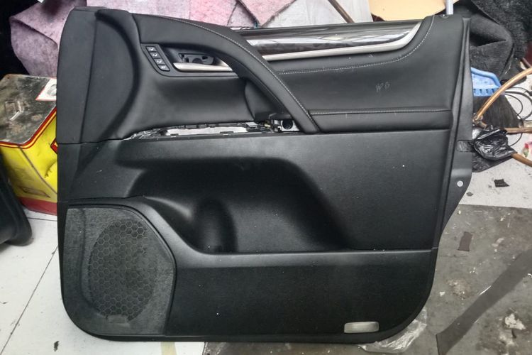 Segini Biaya Perbaikan Door Trim yang Rusak