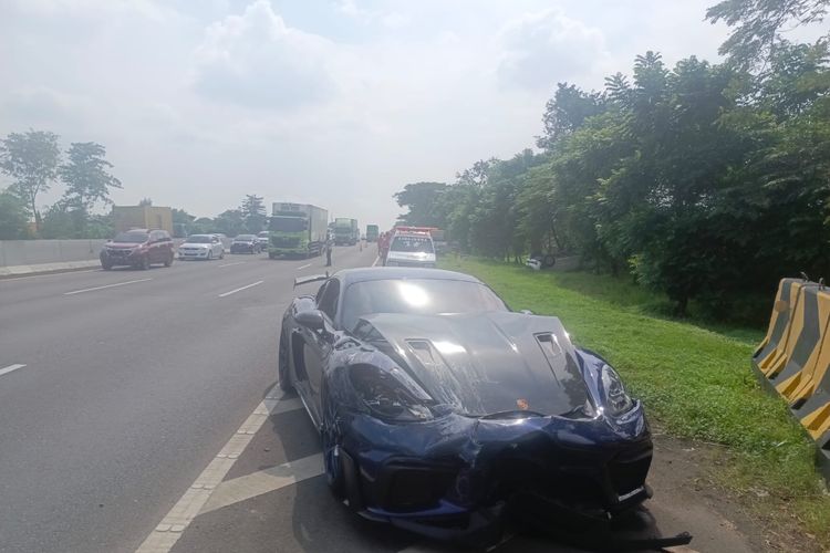 Kecelakaan Tol Sidoarjo: Porsche Ugal-Ugalan Sebabkan Kecelakaan