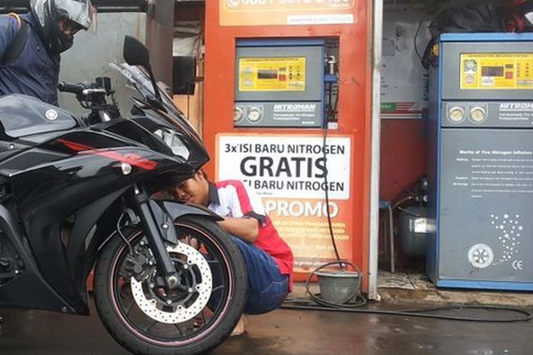 Isi Ban Pakai Nitrogen Bisa Cegah Pelek Motor Peang?
