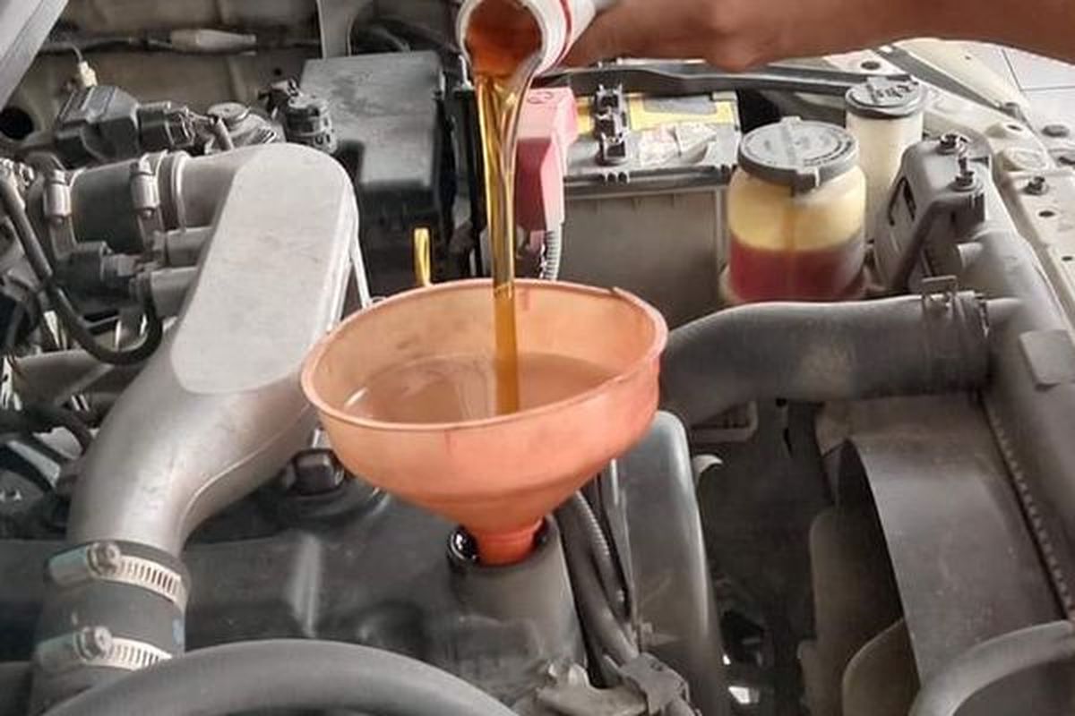 Apa Efeknya jika Sering Ganti Oli Mesin Beda Merek?
