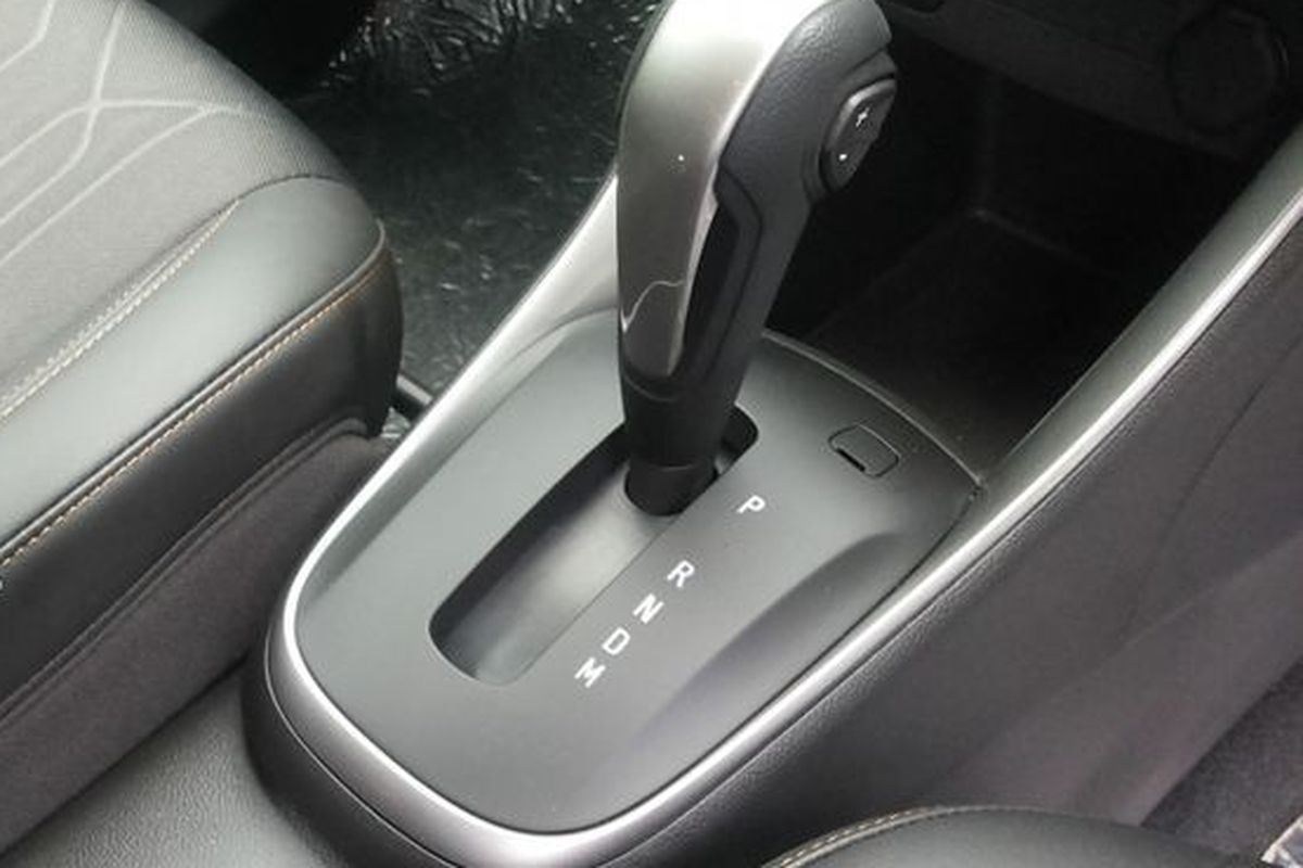 Mobil Matik vs Manual: Siapa yang Lebih Irit Bahan Bakar?