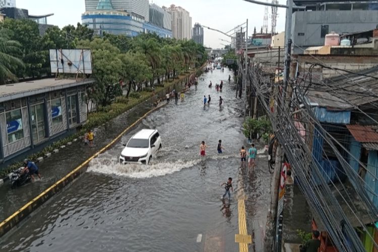 Banjir di Gunung Sahari, Banyak Motor Mogok