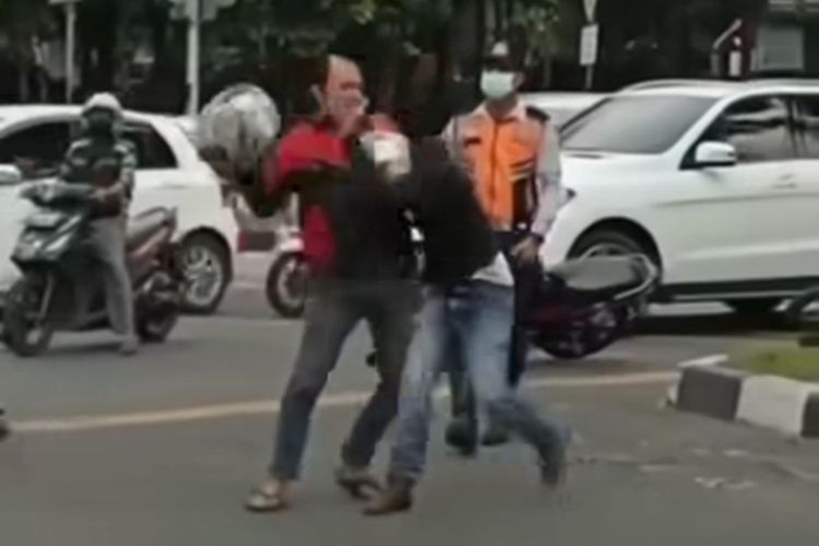 Viral Aksi Arogansi Pengendara Motor di Cibinong: Berujung Pemukulan