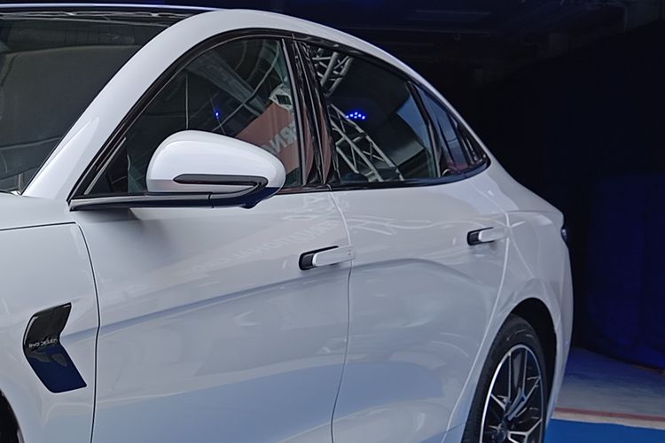 China Larang Gagang Pintu Retractable pada Mobil Listrik