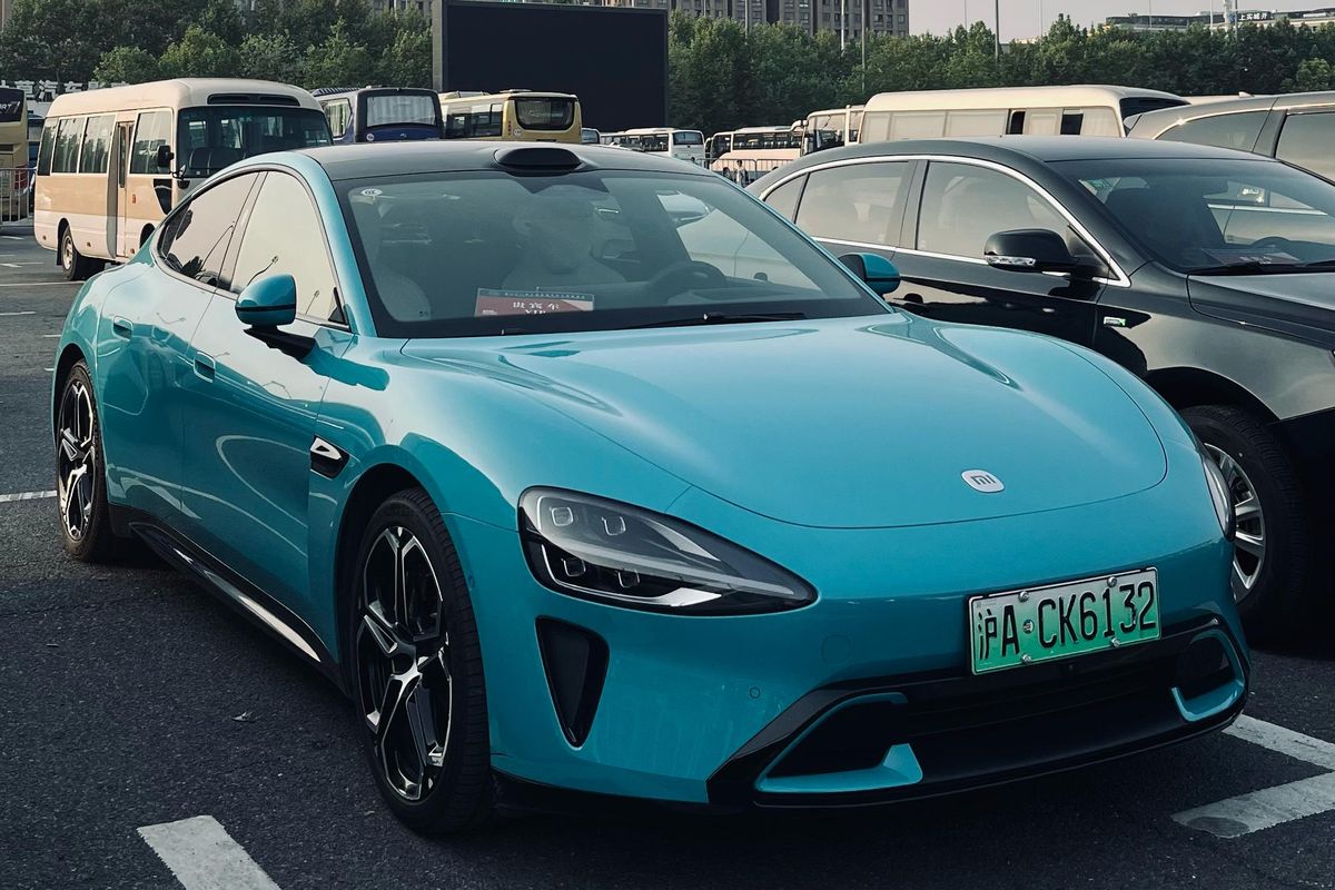 Lihat Lebih Dekat Mobil Listrik Xiaomi SU7 di Auto Shanghai 2025