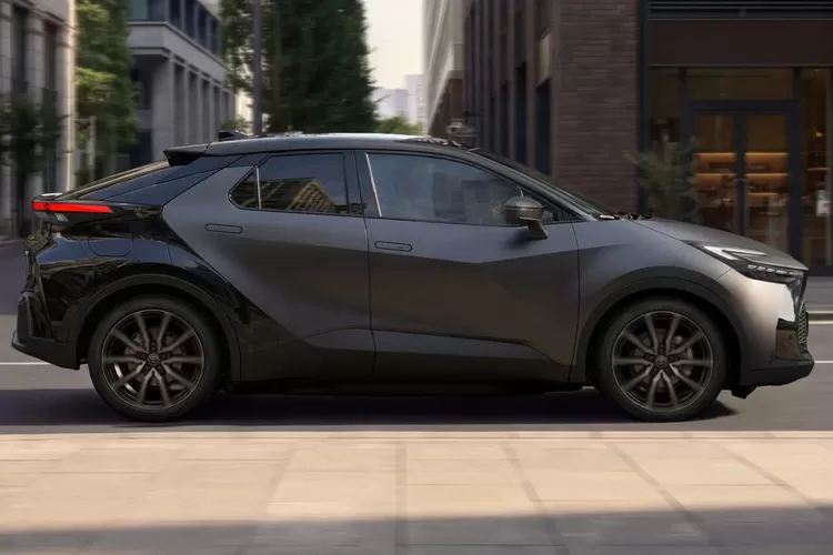 Toyota C-HR Rayakan 10 Tahun, Dapat Ubahan Varian GR Sport