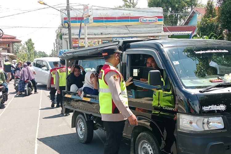 Polisi Tegaskan Pikap Bukan untuk Angkut Penumpang, Ini Aturannya
