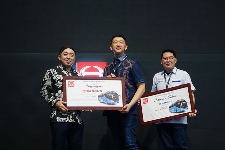 Hino Serahkan Bus RM 280 ABS kepada Bagong Transport