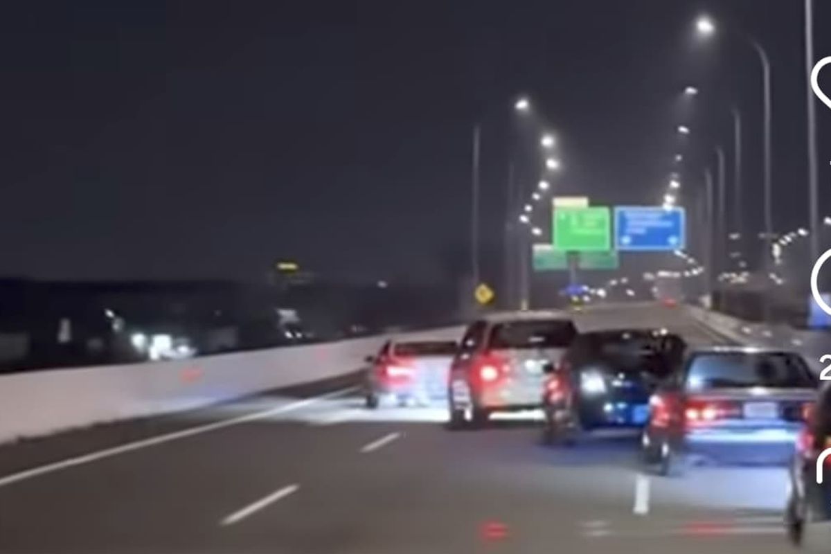 Aksi Bahaya Mobil Zig-zag di Tol Becakayu Viral, Polisi Buru Pengemudi