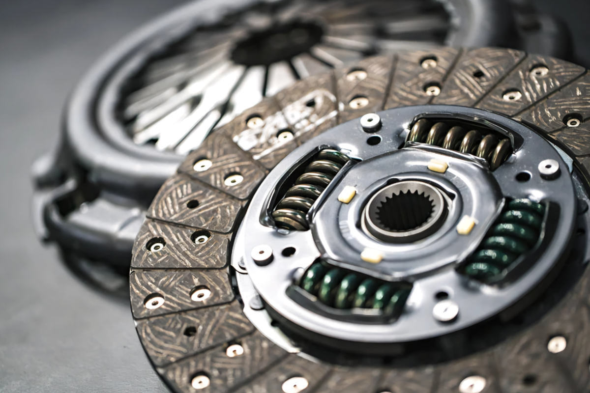 Tanda Kampas Kopling Mobil Sudah Minta Diganti Sebelum Mudik