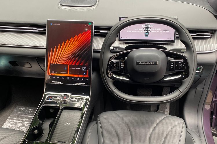 Mengatasi Range Anxiety, Lepas Luncurkan PHEV L8 di Indonesia