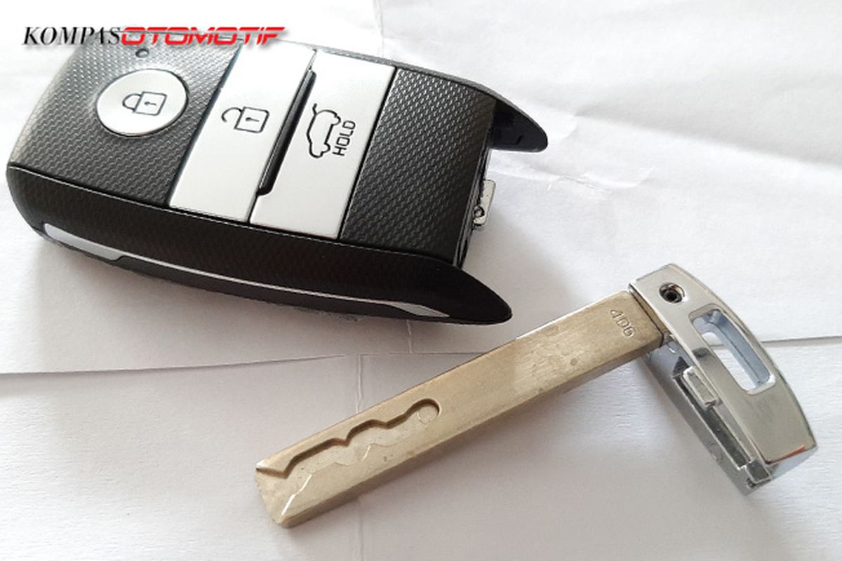 Mitos atau Fakta, Smart Key Digesek ke Kepala Bikin Sinyal Kuat Lagi?