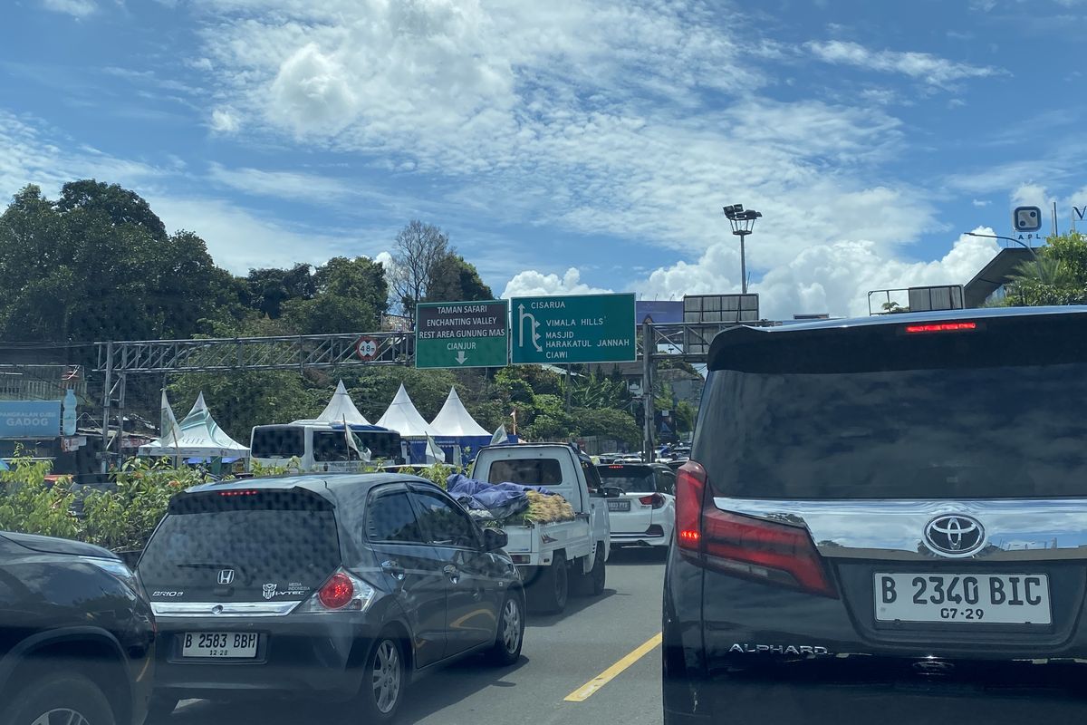 Update: One Way Arah Atas Berlaku di Jalur Puncak Bogor