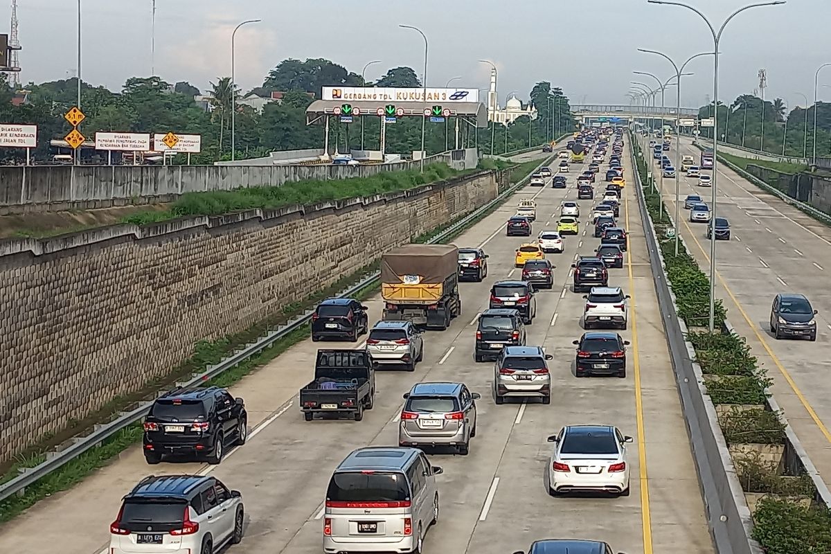 Tol Cijago Macet Pagi Ini, Ada Perbaikan Jalan