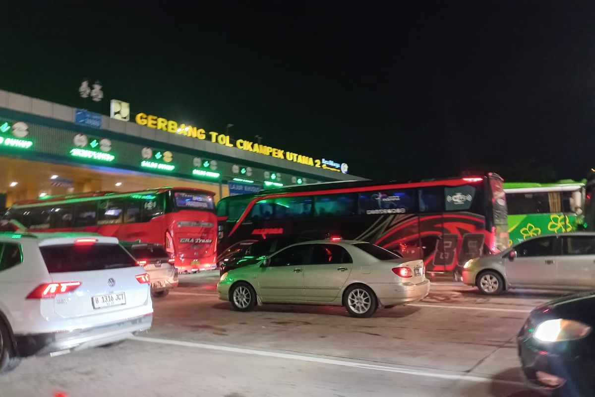 Laporan Langsung Arus Balik di Tol Trans Jawa: Arus Padat One Way