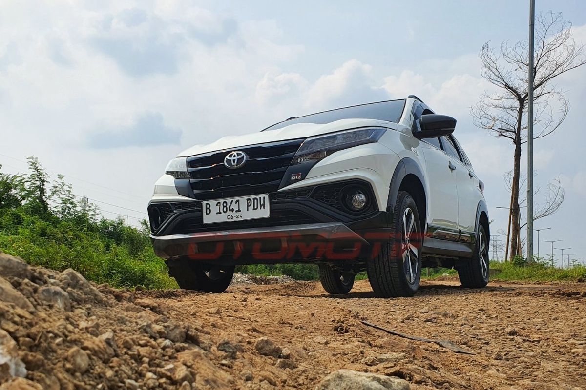 Penyebab Mobil RWD Kehilangan Tenaga Saat Menanjak